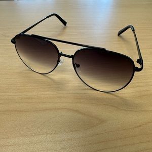 Kendall and Kylie sunglasses black aviator style